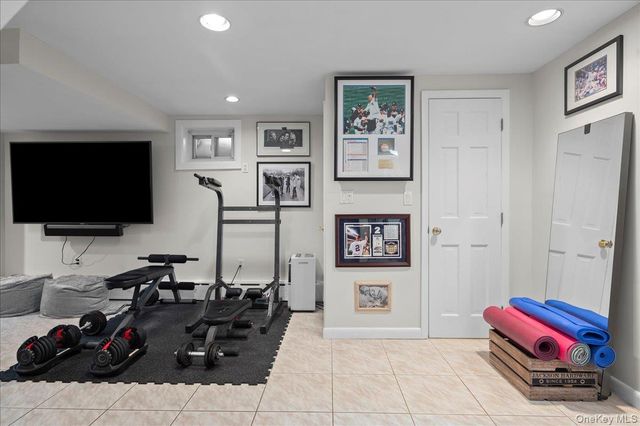 194 Hickory Grove Drive E, Larchmont, NY 10538