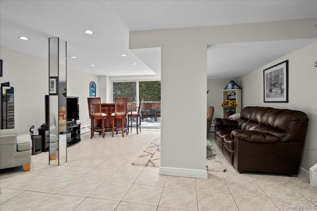 194 Hickory Grove Drive E, Larchmont, NY 10538