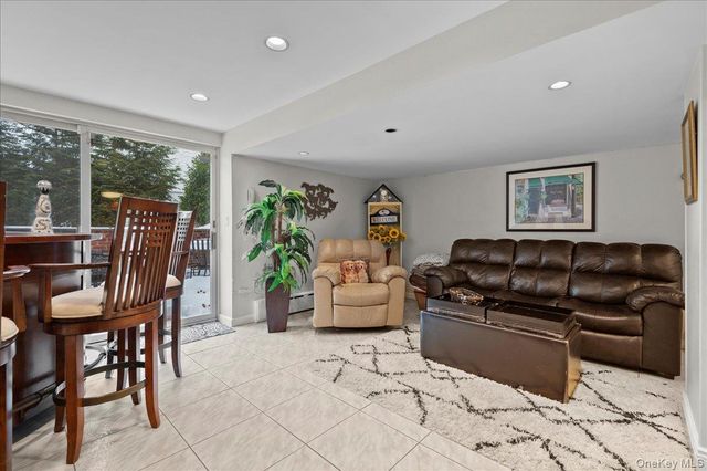 194 Hickory Grove Drive E, Larchmont, NY 10538