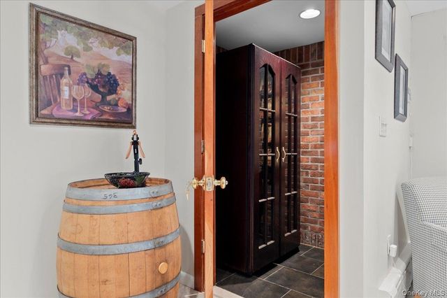 194 Hickory Grove Drive E, Larchmont, NY 10538