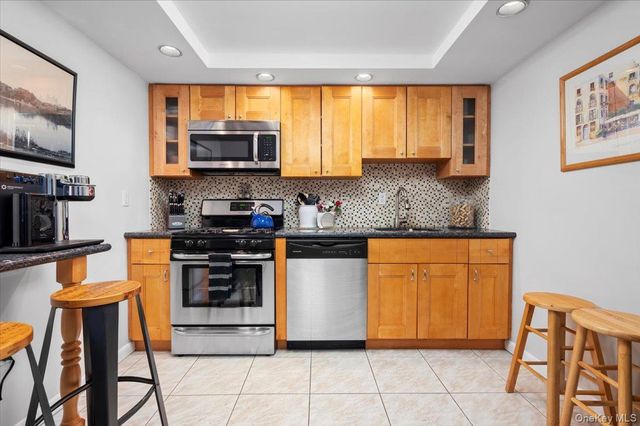 194 Hickory Grove Drive E, Larchmont, NY 10538