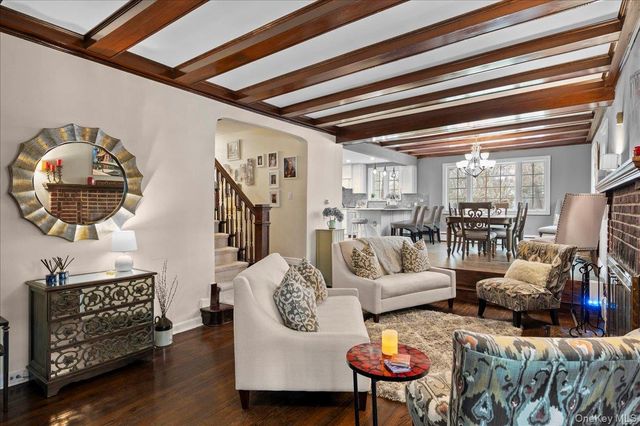 194 Hickory Grove Drive E, Larchmont, NY 10538