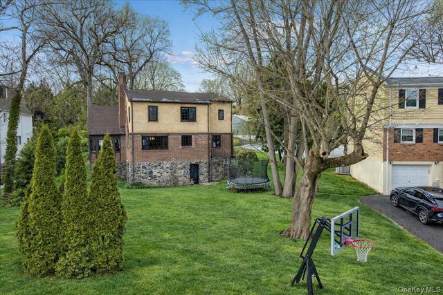 194 Hickory Grove Drive E, Larchmont, NY 10538