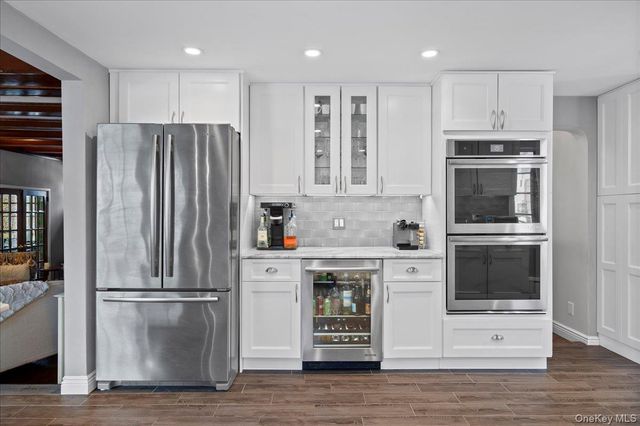 194 Hickory Grove Drive E, Larchmont, NY 10538