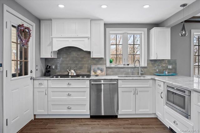 194 Hickory Grove Drive E, Larchmont, NY 10538