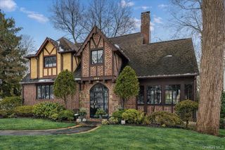 194 Hickory Grove Drive E, Larchmont, NY 10538