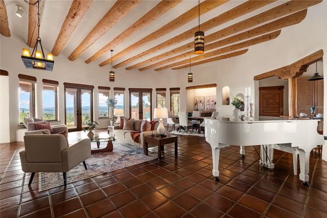 40 N Vuelta Herradura, Santa Fe, NM 87506
