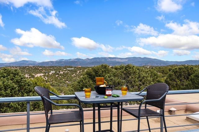 40 N Vuelta Herradura, Santa Fe, NM 87506