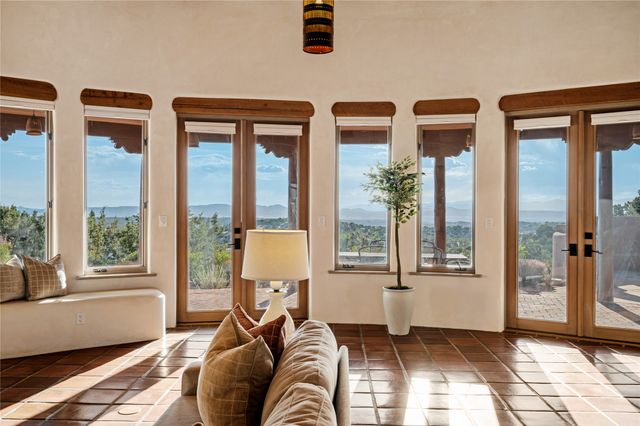 40 N Vuelta Herradura, Santa Fe, NM 87506