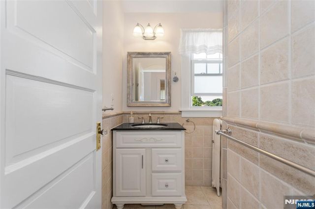 256 Raymond Street, Hasbrouck Heights, NJ 07604