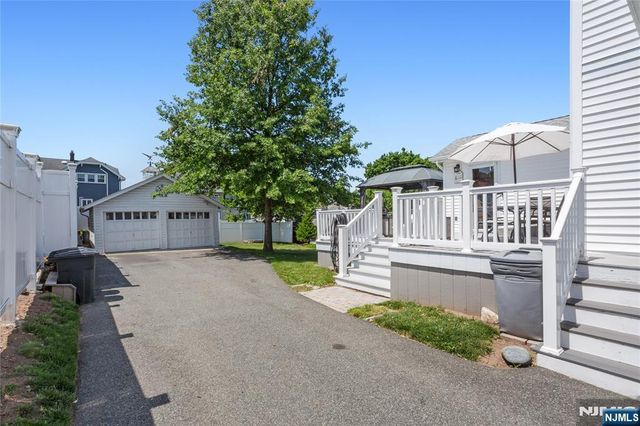 256 Raymond Street, Hasbrouck Heights, NJ 07604
