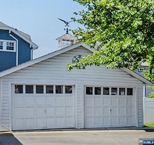 256 Raymond Street, Hasbrouck Heights, NJ 07604