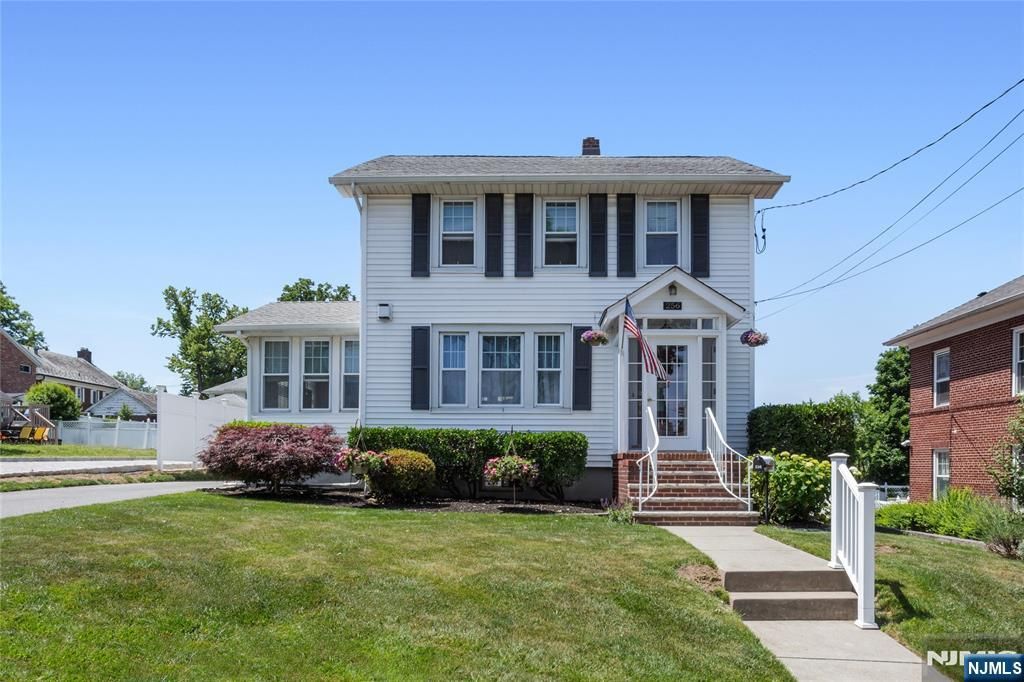 256 Raymond Street, Hasbrouck Heights, NJ 07604