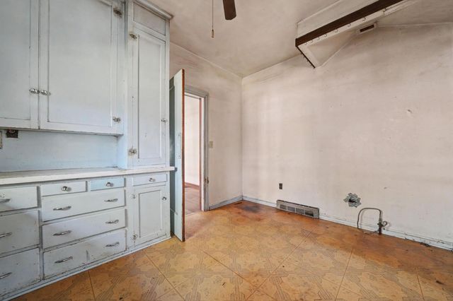 423 Preston Ave, Ione, CA 95640