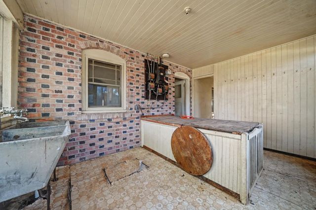 423 Preston Ave, Ione, CA 95640