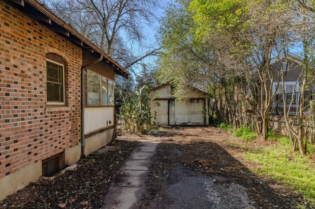 423 Preston Ave, Ione, CA 95640