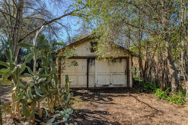 423 Preston Ave, Ione, CA 95640