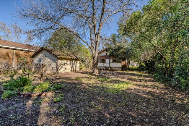 423 Preston Ave, Ione, CA 95640