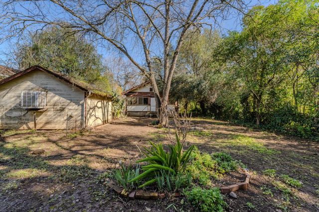 423 Preston Ave, Ione, CA 95640