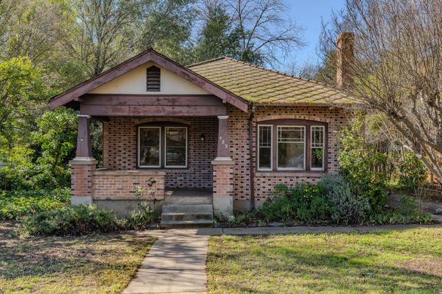 423 Preston Ave, Ione, CA 95640