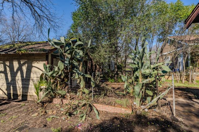 423 Preston Ave, Ione, CA 95640