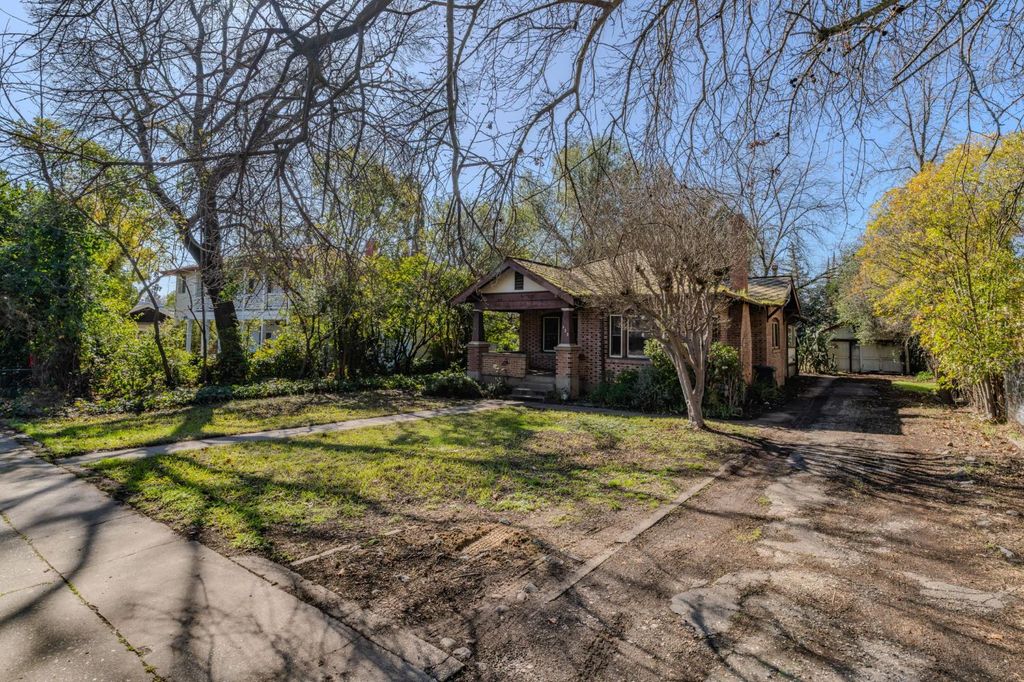 423 Preston Ave, Ione, CA 95640