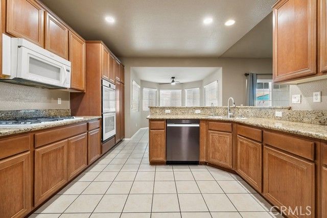6834 Phoenix Court, Hesperia, CA 92345