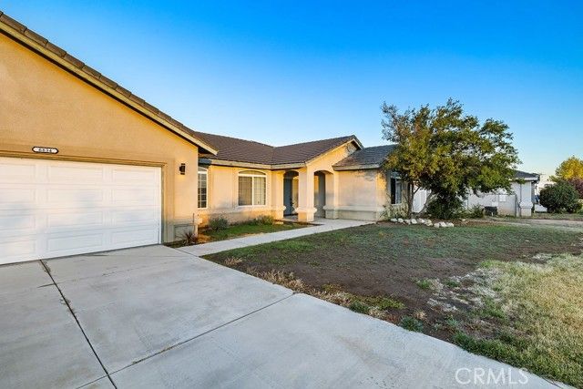 6834 Phoenix Court, Hesperia, CA 92345