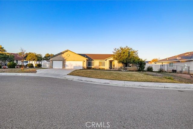 6834 Phoenix Court, Hesperia, CA 92345