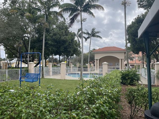 8835 S Isles Cir, Tamarac, FL 33321