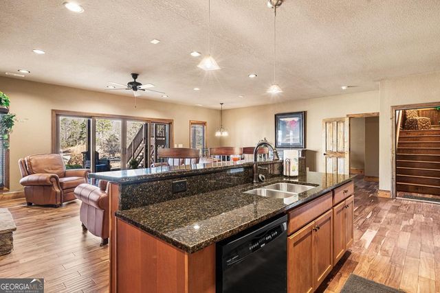 577 Beech Cove Drive, Hiawassee, GA 30546