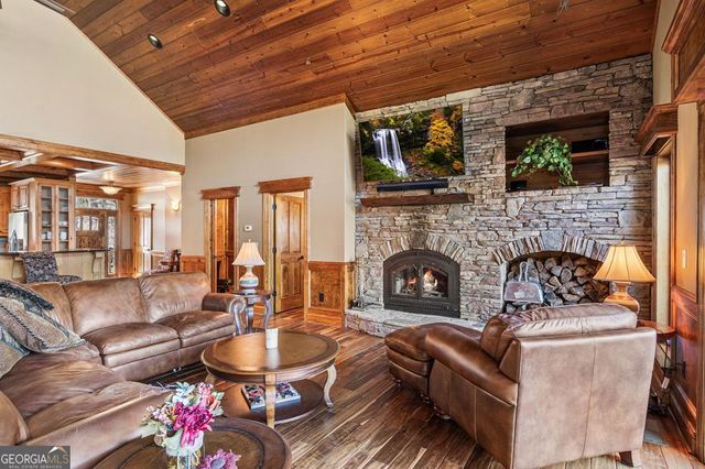 577 Beech Cove Drive, Hiawassee, GA 30546