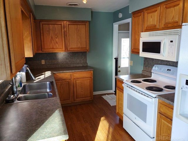 816 Virginia Avenue, Marysville, MI 48040