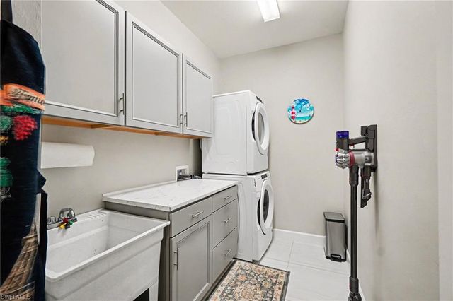 8004 Calle Canovas CT, Naples, FL 34114