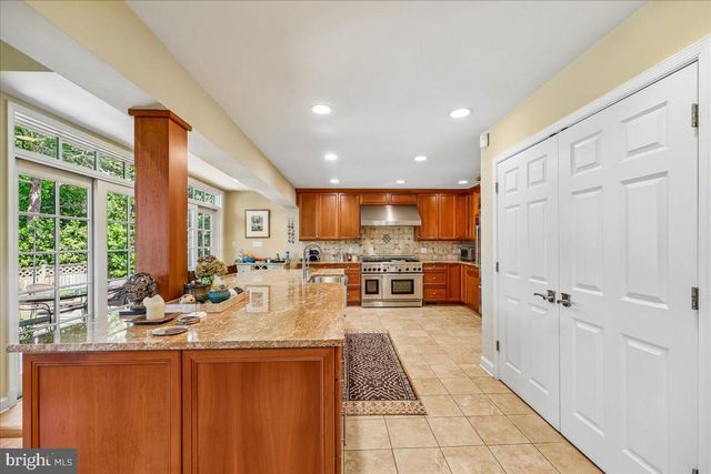 6 OLD STAGE CT, Rockville, MD 20852
