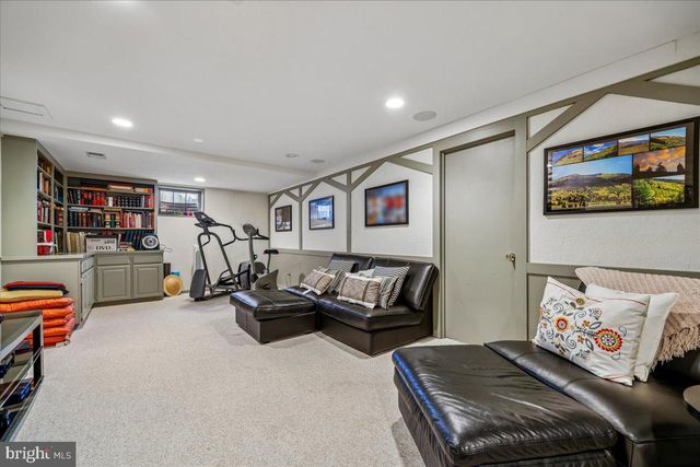 6 OLD STAGE CT, Rockville, MD 20852