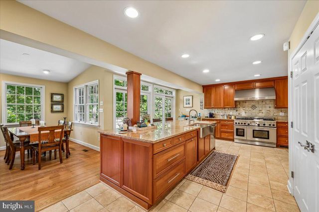 6 OLD STAGE CT, Rockville, MD 20852