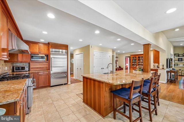 6 OLD STAGE CT, Rockville, MD 20852