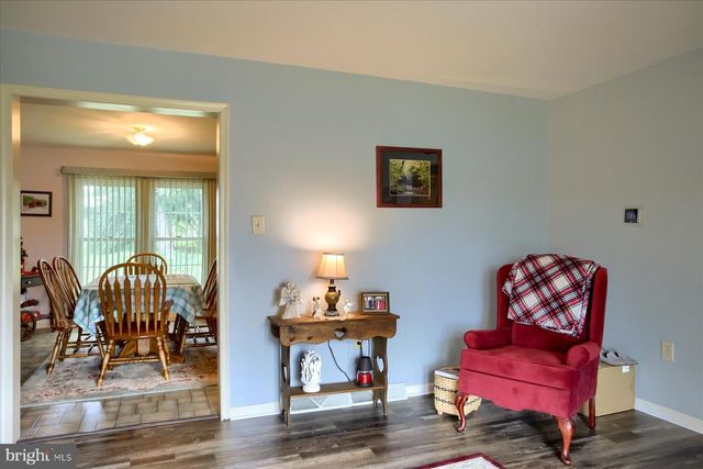 319 HILLCREST DR, New Cumberland, PA 17070