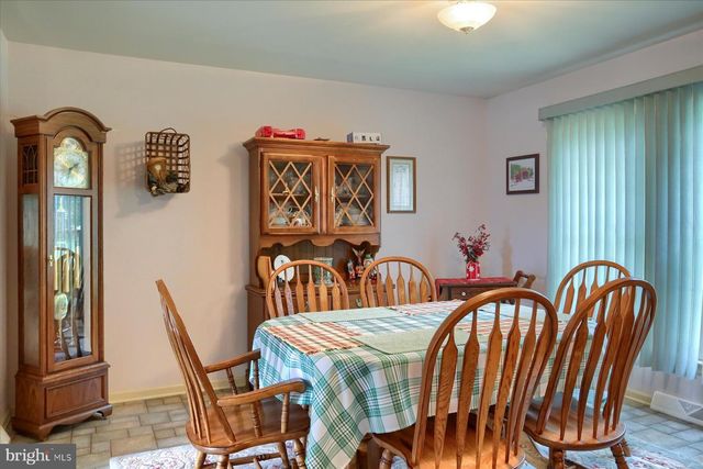 319 HILLCREST DR, New Cumberland, PA 17070