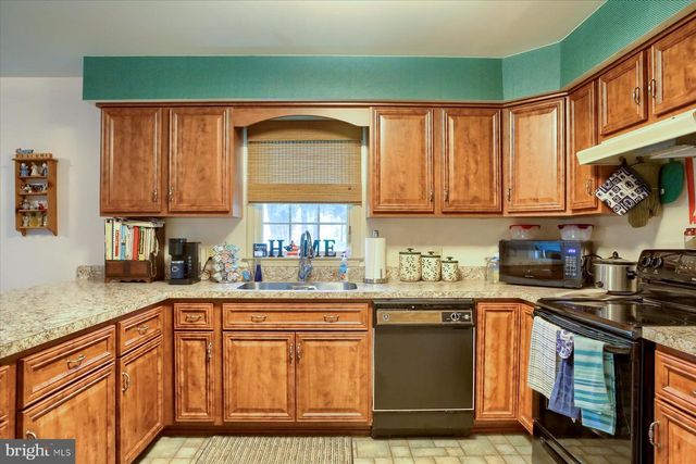 319 HILLCREST DR, New Cumberland, PA 17070