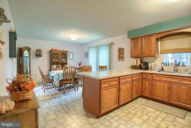 319 HILLCREST DR, New Cumberland, PA 17070