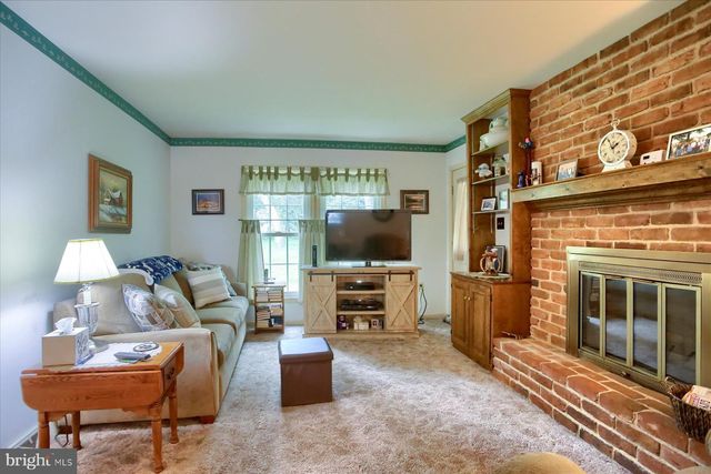 319 HILLCREST DR, New Cumberland, PA 17070