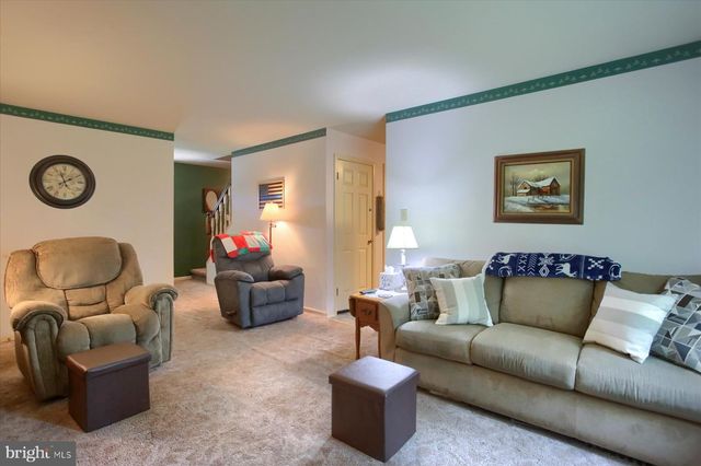 319 HILLCREST DR, New Cumberland, PA 17070