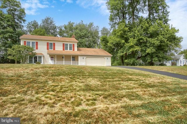 319 HILLCREST DR, New Cumberland, PA 17070