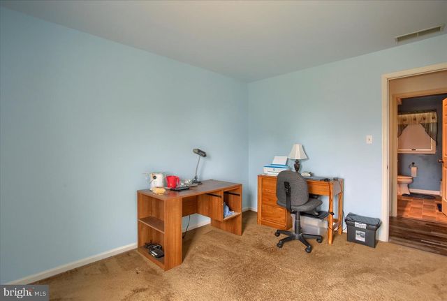 319 HILLCREST DR, New Cumberland, PA 17070