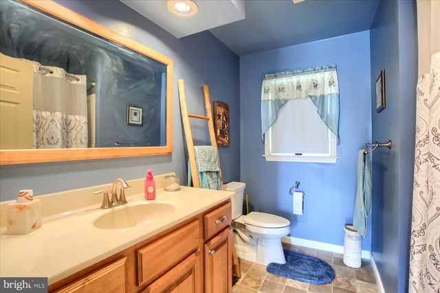 319 HILLCREST DR, New Cumberland, PA 17070