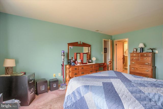 319 HILLCREST DR, New Cumberland, PA 17070