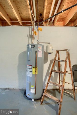 319 HILLCREST DR, New Cumberland, PA 17070