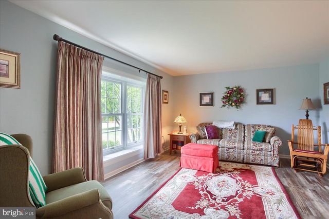 319 HILLCREST DR, New Cumberland, PA 17070